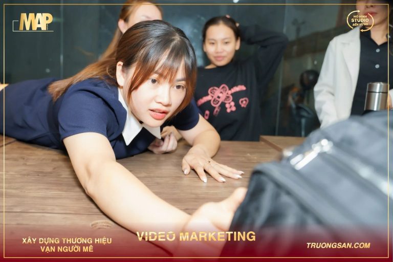Video Marketing mùa 6, làm bài trên sàn và bữa cơm quây quần, ảnh 9