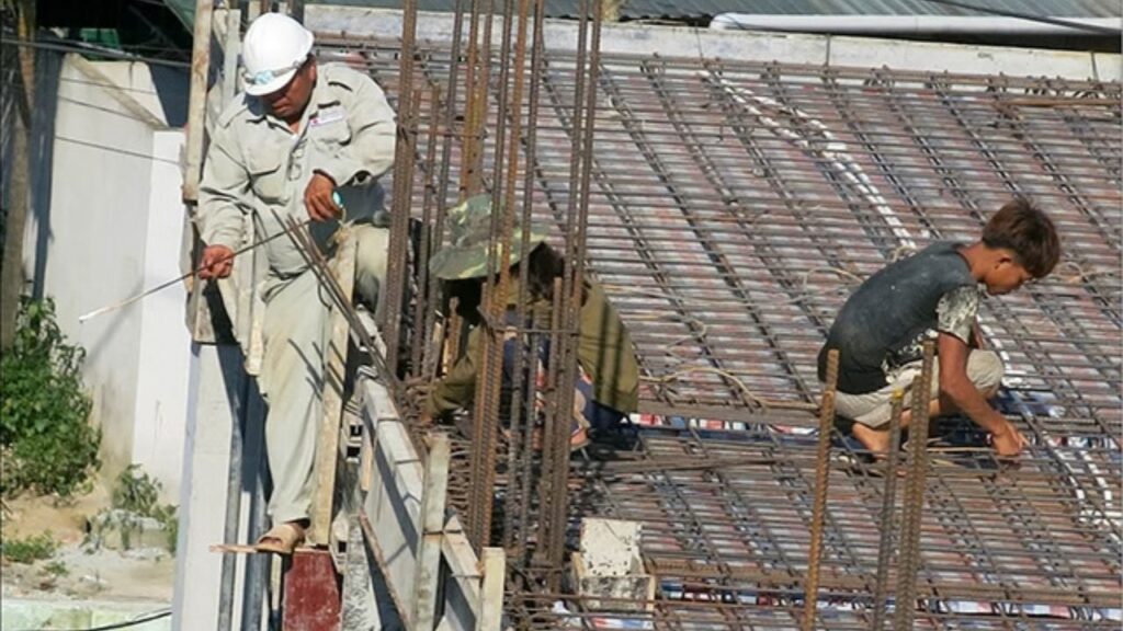 Tấm hình công nhân xây dựng trên công trường