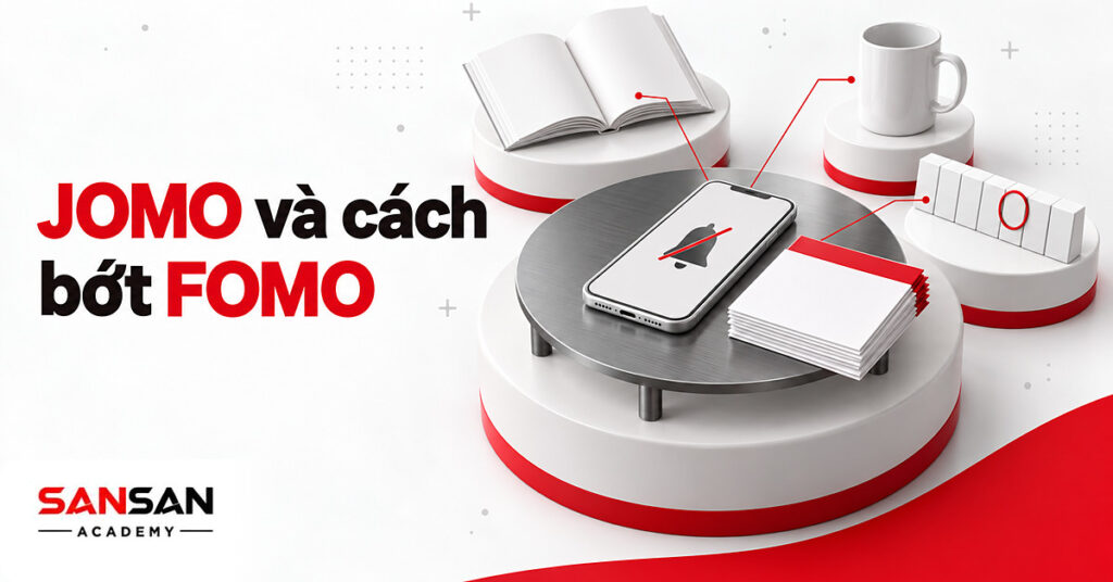 JOMO với điện thoại để chế độ im lặng, thiệp mời chưa mở, cuốn sách và lịch dành riêng thời gian cho bản thân.